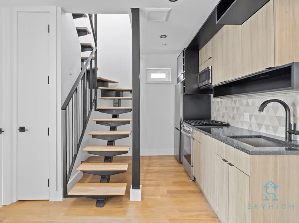11 Lewis Avenue PENTHOUSE-A image 3 of 27