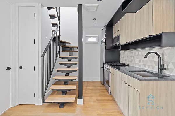 Rented by Skyhigh Realty NYC LLC | media 38