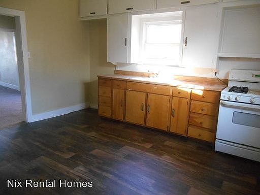 3rd image of 1604 N Oak Ave
