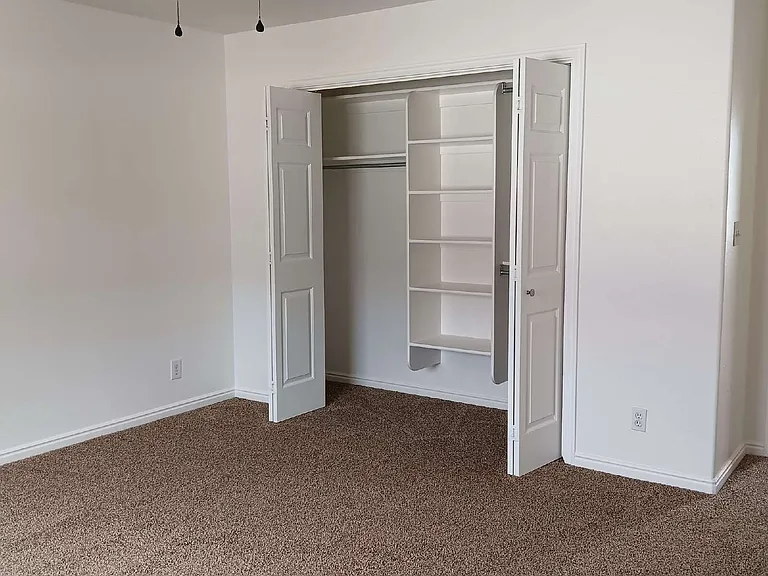 1947 E Forty South Cir — Photo 10