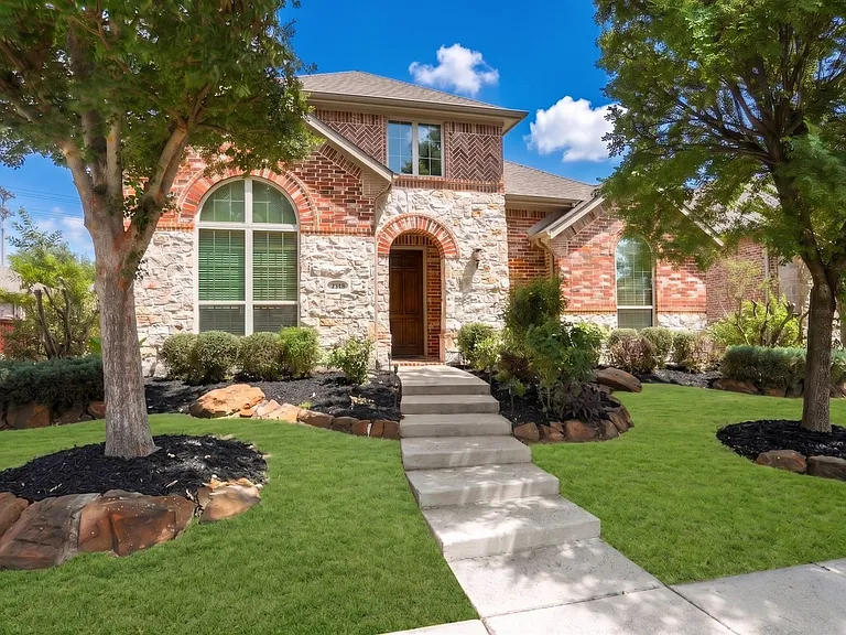 2346 Arezzo Ln — Photo 1