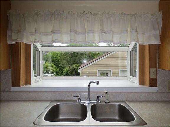 3rd image of 222 Peirson Ave