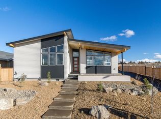 3684 SW 47th St, Redmond, OR 97756