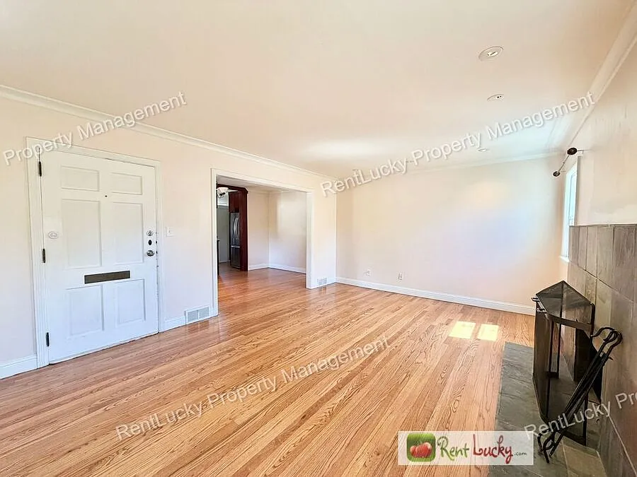 Fantastic 3 Bedroom Home in Magnolia with Large Family Room and Great Balcony! — Photo 2