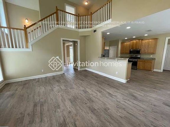 4th image of 820 Sweetwater Bridge Cir