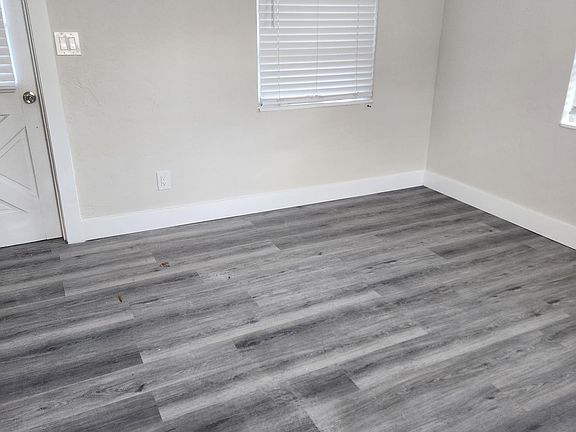 4th image of 2113 NE 9th Ave #3