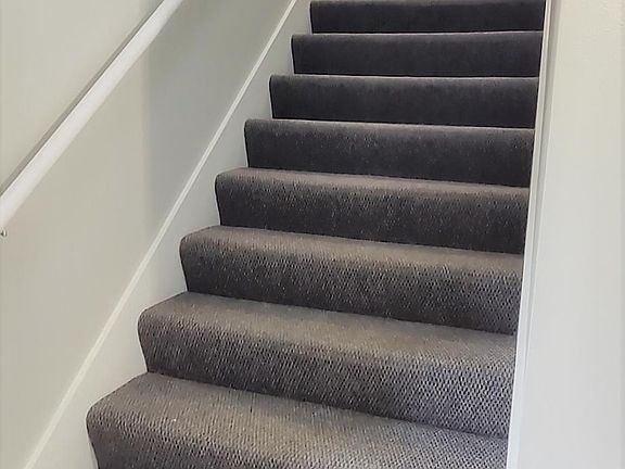 private stair case entry to 2nd floor