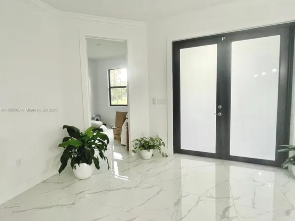 2813 16th Ave NE, Naples, FL 34120