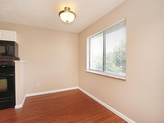 5th image of 9596 Woodland Hills Dr
