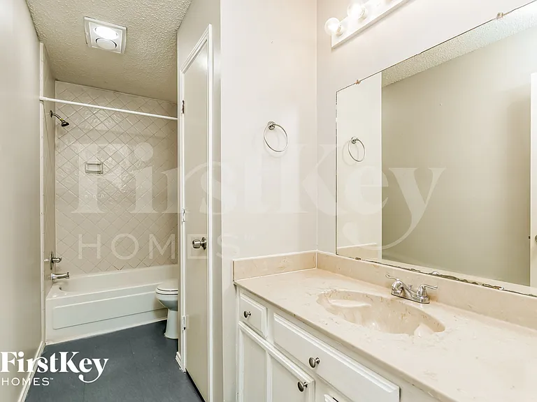 2661 Claremont Dr — Photo 14