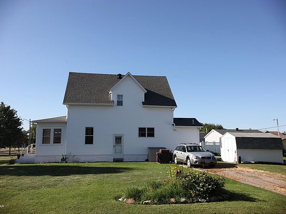 4th image of 204 Hougen St S
