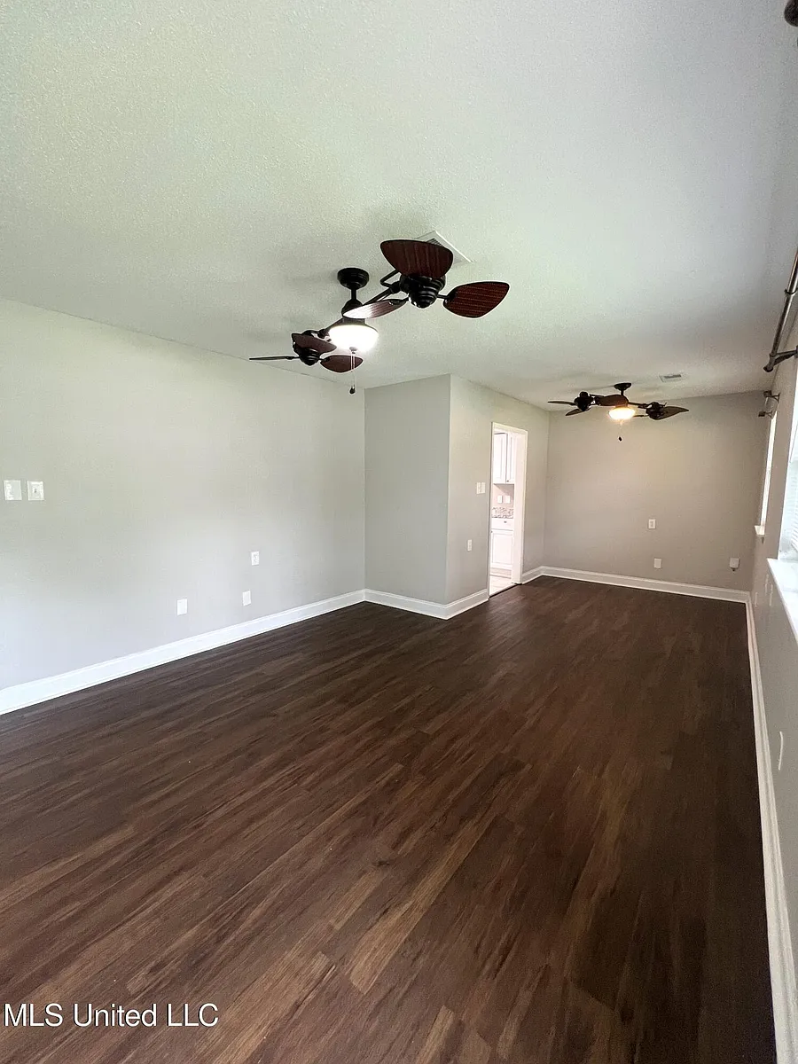 Building Photo - 3625 Meadowlark Dr
