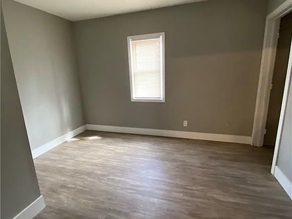 5th image of 2224 Blake Ave