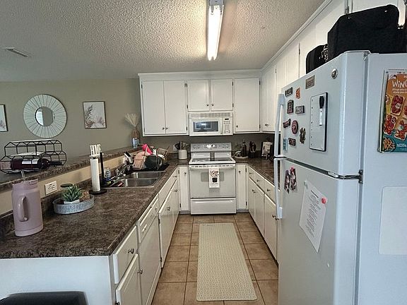 5th image of 127 Winterberry Way