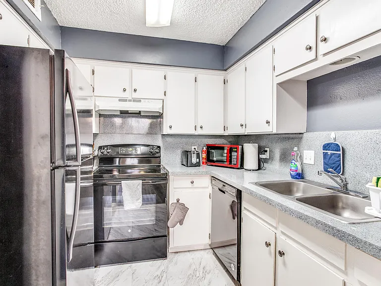 6759 Trail Lake Dr — Photo 7