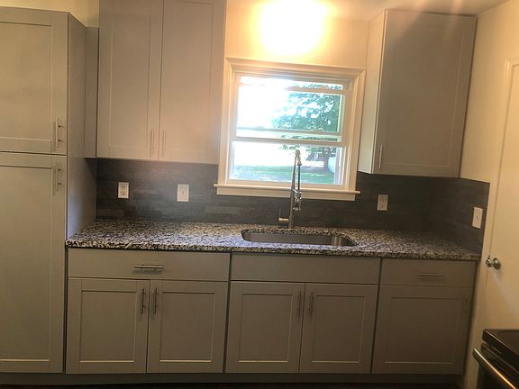 4th image of 46124 Oaklawn Dr
