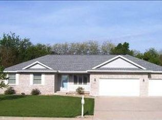 1107 S McLean St, Hudson, IL 61748