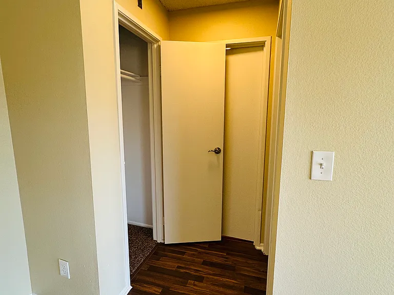 HILLHAVEN APARTMENTS — Photo 7