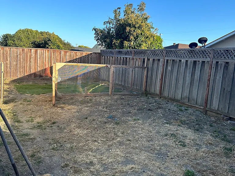 24659 Joanne St — Photo 32