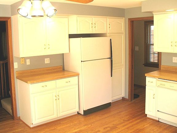 3rd image of 1353 Bucklin St