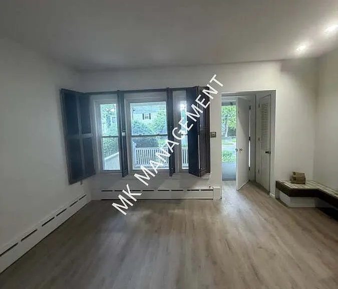 571 Charles Ave — Photo 19