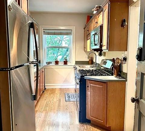 4th image of 834 Washington St #6