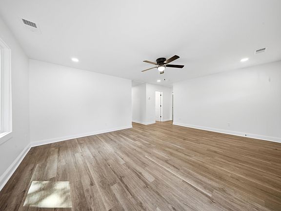 3rd image of 949 Texas St