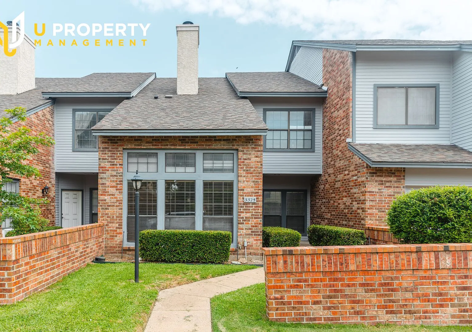 Sweet townhome in the heart of Plano — Photo 1
