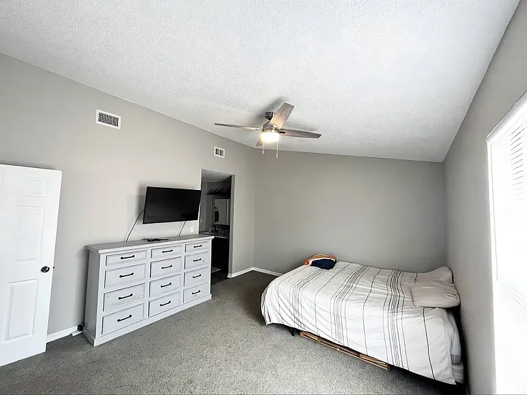 205 Southview Dr — Photo 32