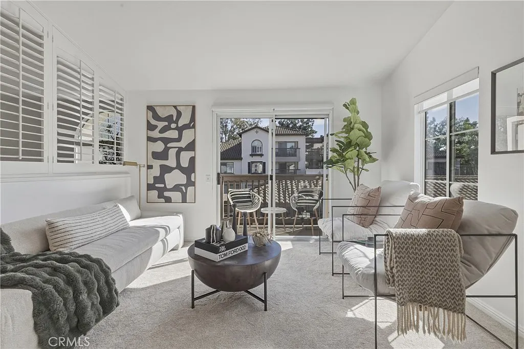 1 bed, 556 sqft, $2,580 — Photo 2