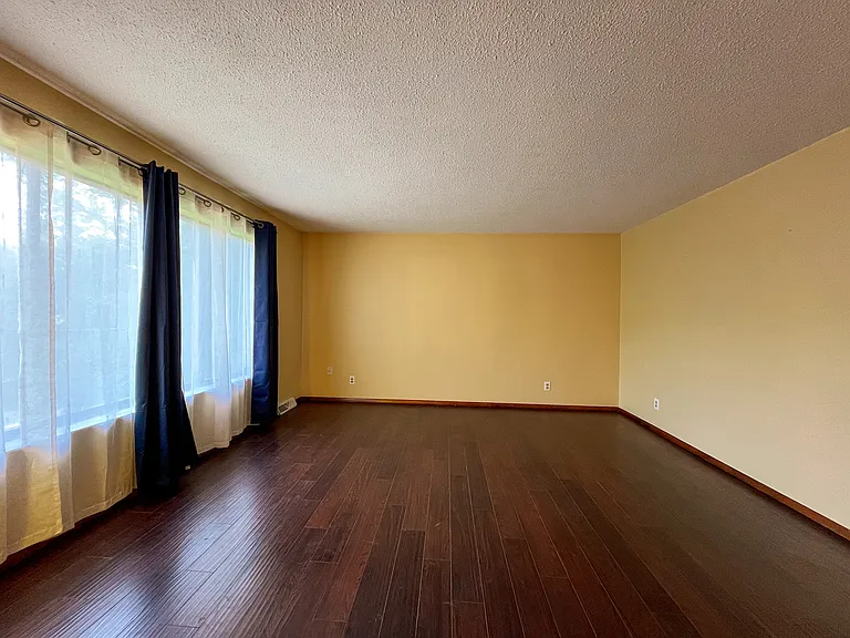 650 Thomas St — Photo 4