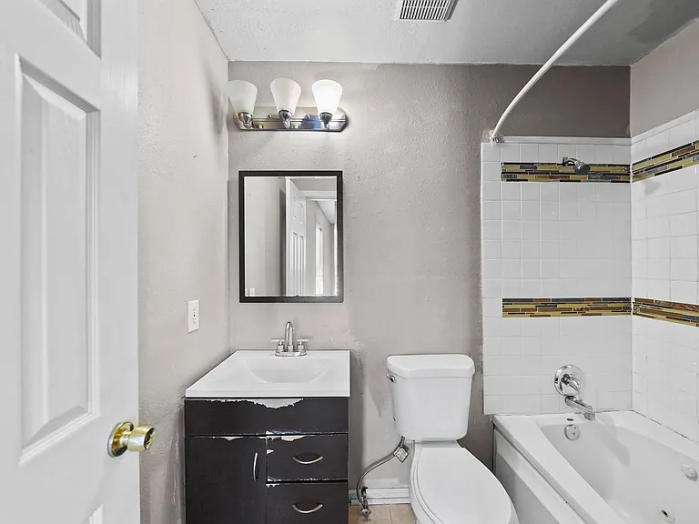 1704 Pannell St — Photo 10