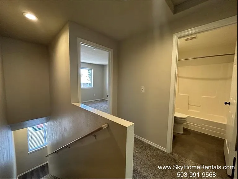 2180 Maplewood Dr S — Photo 10