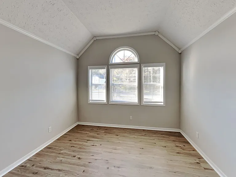 3718 Cherokee Overlook Dr — Photo 2