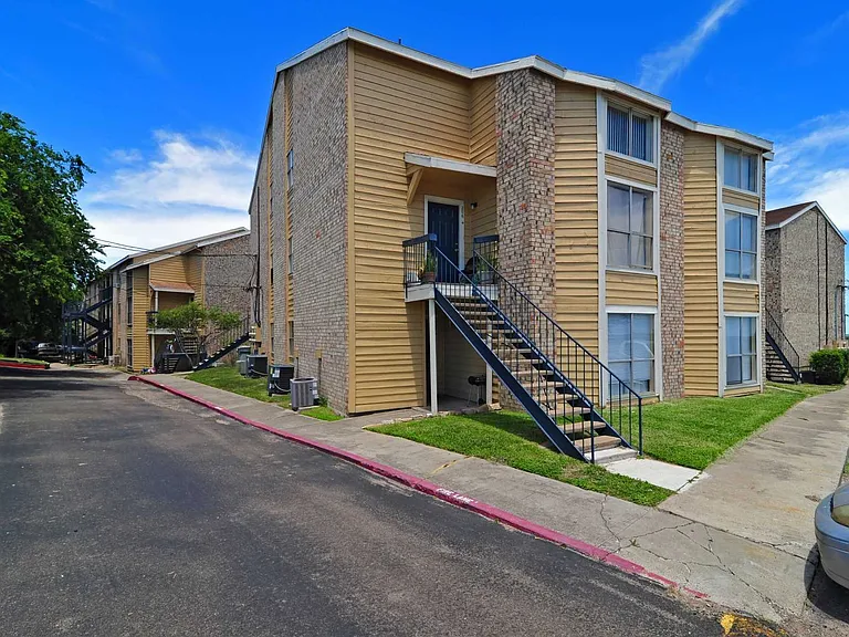 South Fork Apartments — Photo 16