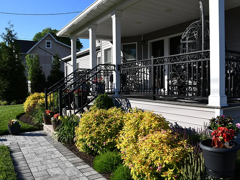 5 Lewis St — Photo 1