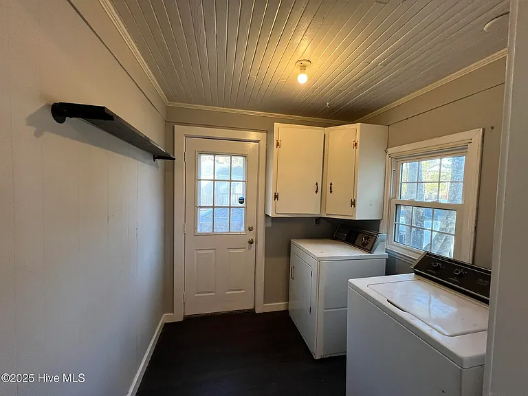 402 Sanborn St — Photo 22