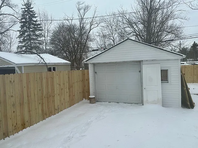 19345 Archdale St — Photo 18