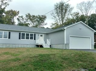 33 Rhinecliffe Rd, Swansea, MA 02777