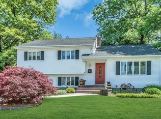 14 Radnor Ct, Hicksville, NY 11801