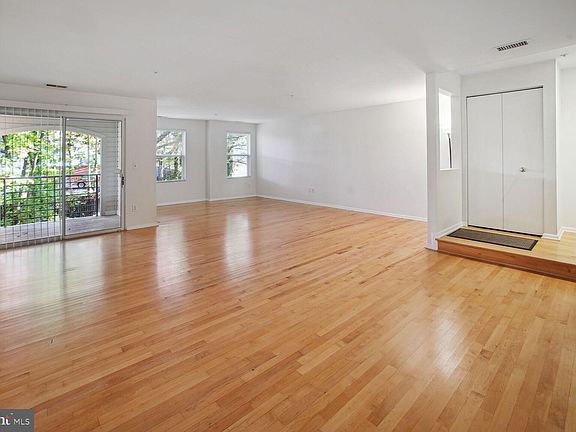 5th image of 20 Hearthstone Ct APT F