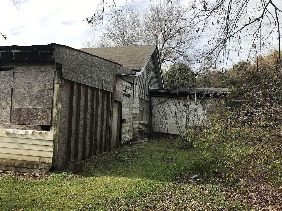 2nd image of 515 Canal St