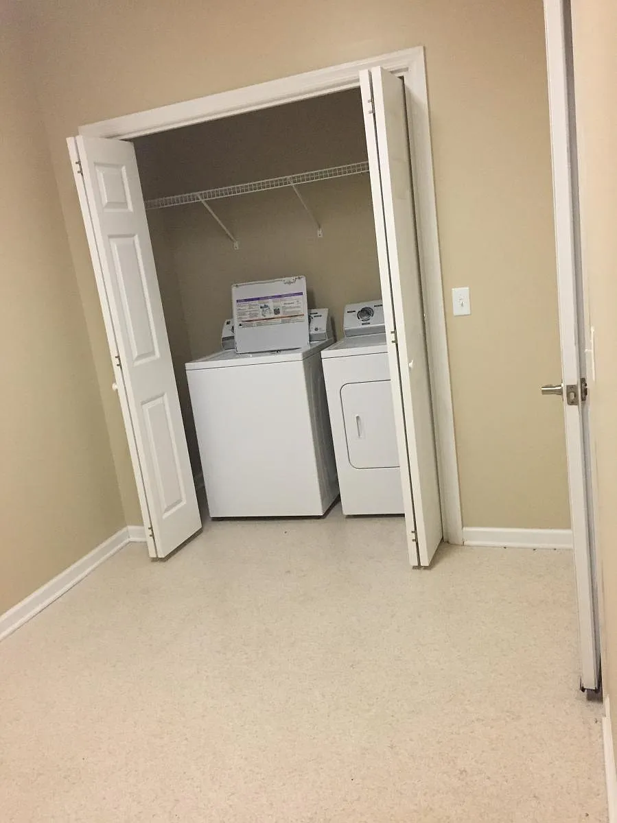 Building Photo - 108 Suncrest Ter