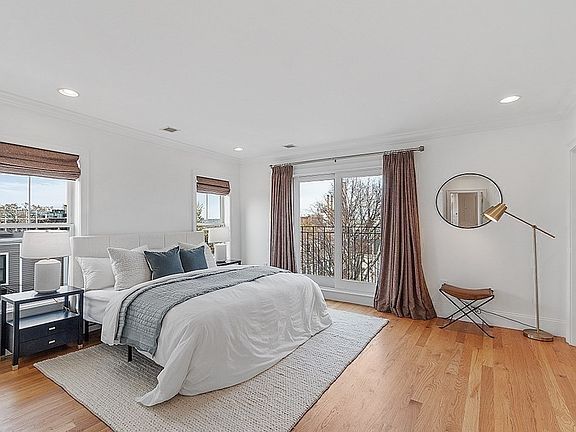 4th image of 385 Bunker Hill St #3