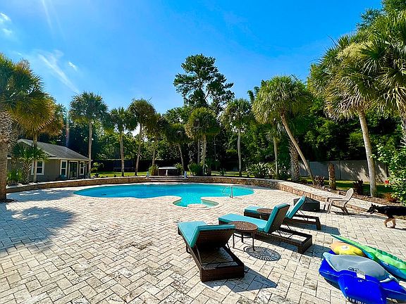 2nd image of 204 River Bend Ct