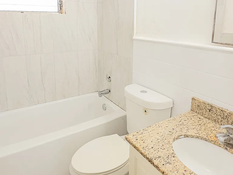 1605 NE 126th St #506 — Photo 4