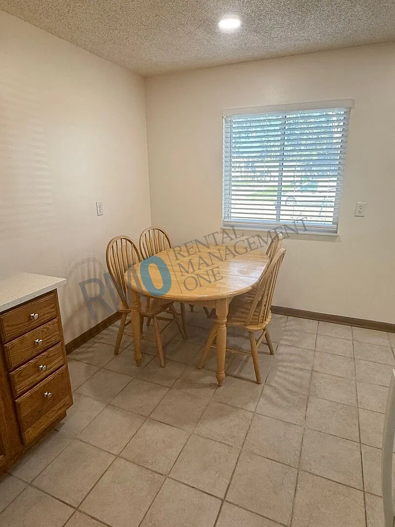 Charming 3-Bedroom Ranch Home in Roseville — Photo 4