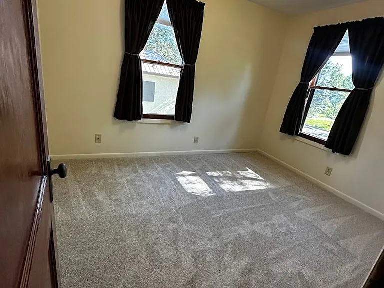 625 Iowa Ave NE — Photo 9