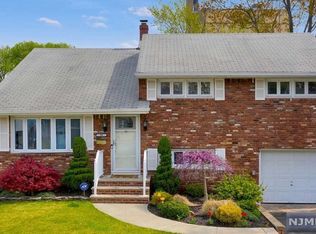 18 Eldorado Ct, Rochelle Park, NJ 07662