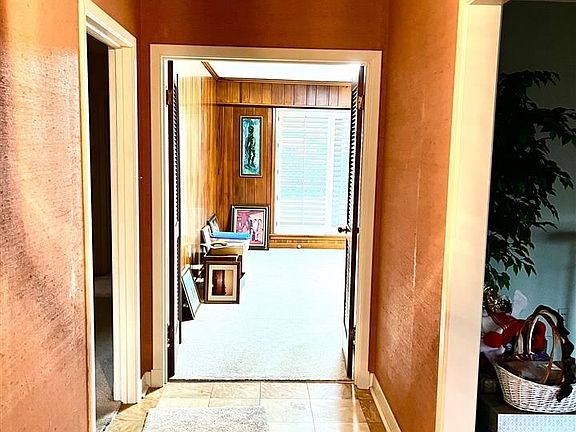 4th image of 1203 Marion Dr E